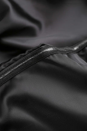 Vue latérale robe longue satinée - Sophistication