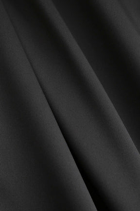 Détail de la fente latérale robe satinée - Raffinement