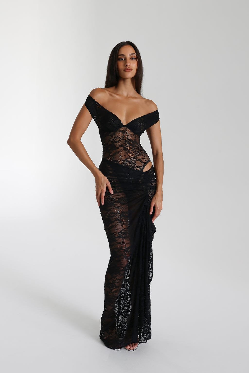 Robe longue en dentelle noire vue de face - ombre