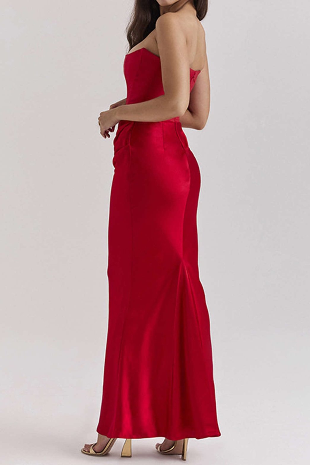 Robe sirène noire en satin jade