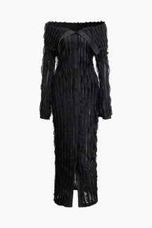 Robe longue noire texturée vue de face soleil