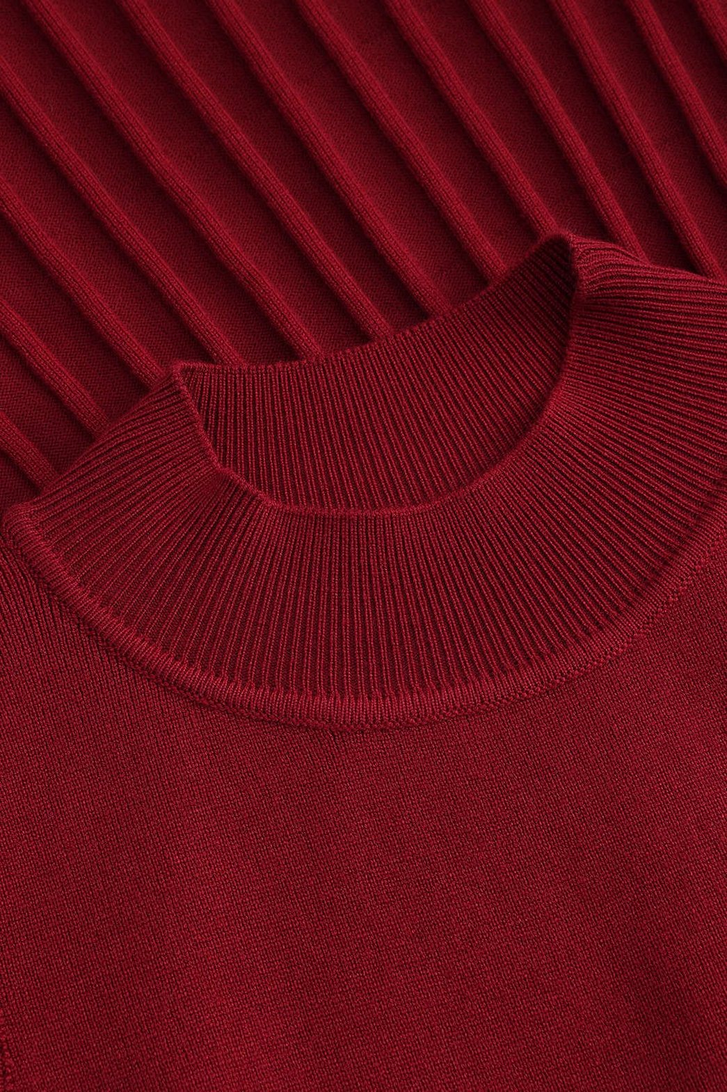 Robe longue tricotée rouge col montant vue de profil grâce