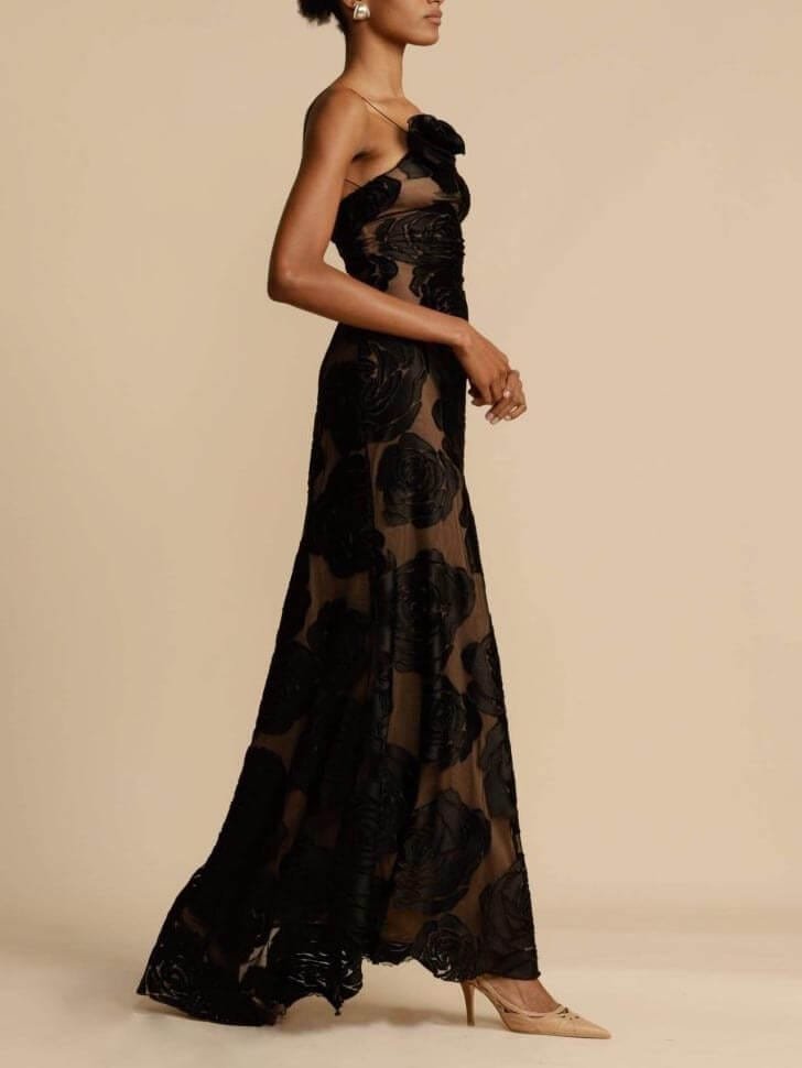 Robe longue motif roses vue latérale dentelle