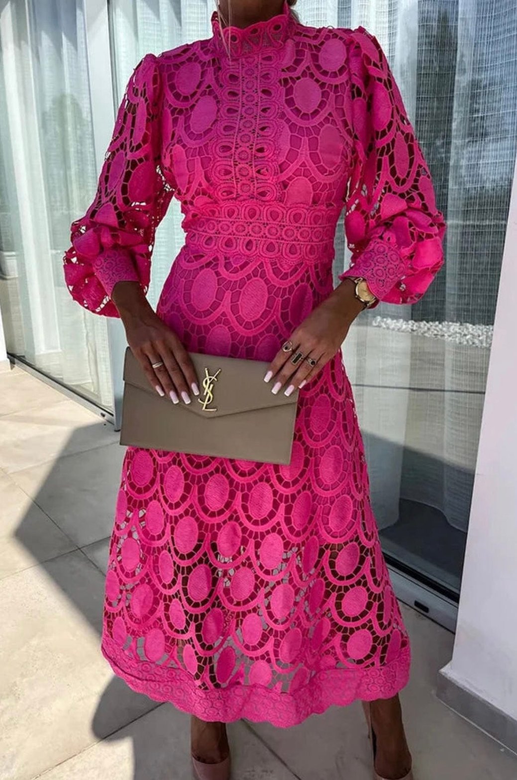 Robe midi en dentelle rose élégante soleil