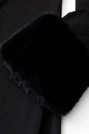 Robe midi noire élégante rayonnant