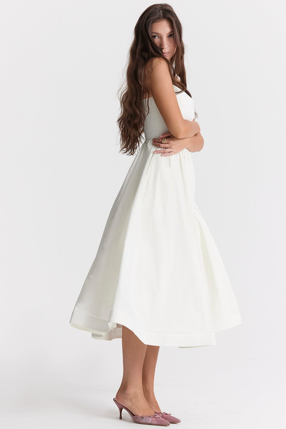 Robe Midi Élégante à Bretelles
