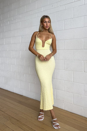 Robe midi élégante vue de face soleil