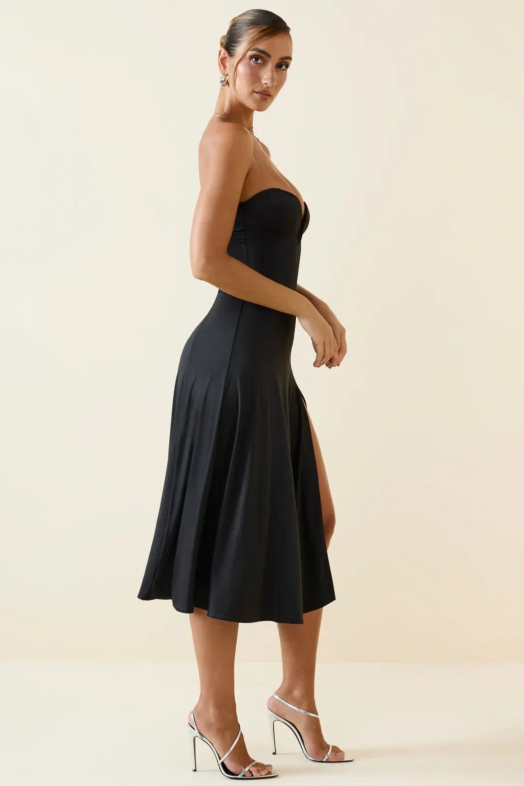 Robe midi élégante détail de la fente rose