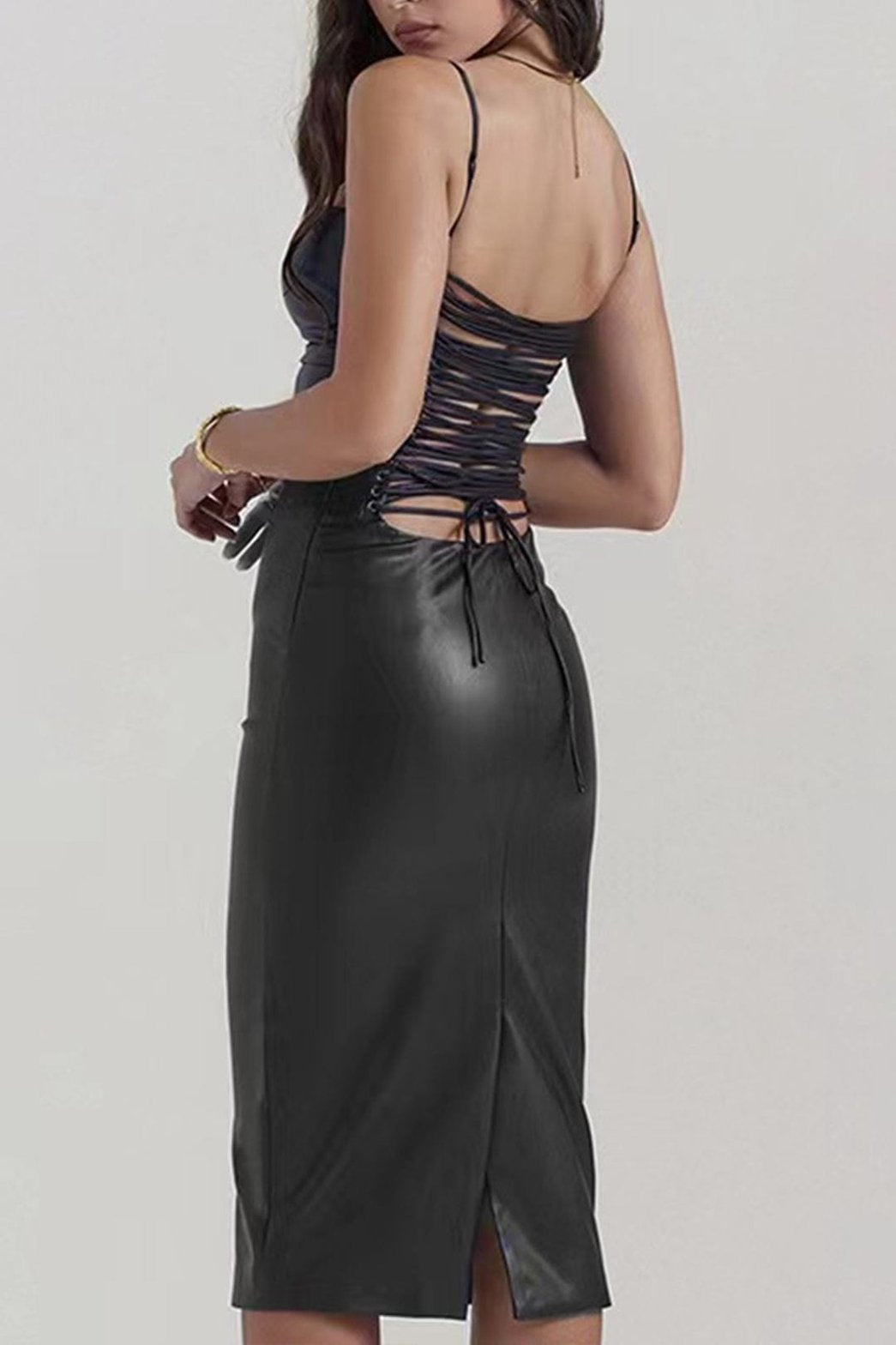 Robe midi ajustée simili cuir luxueuse