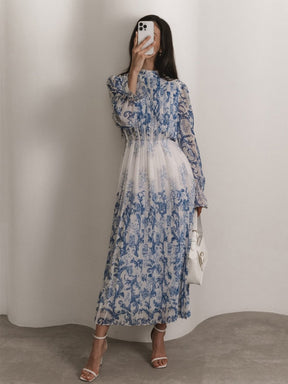 Robe chic manches longues motif bleu grâce
