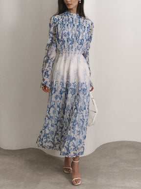 Robe midi plissée motif floral bleu et blanc douceur