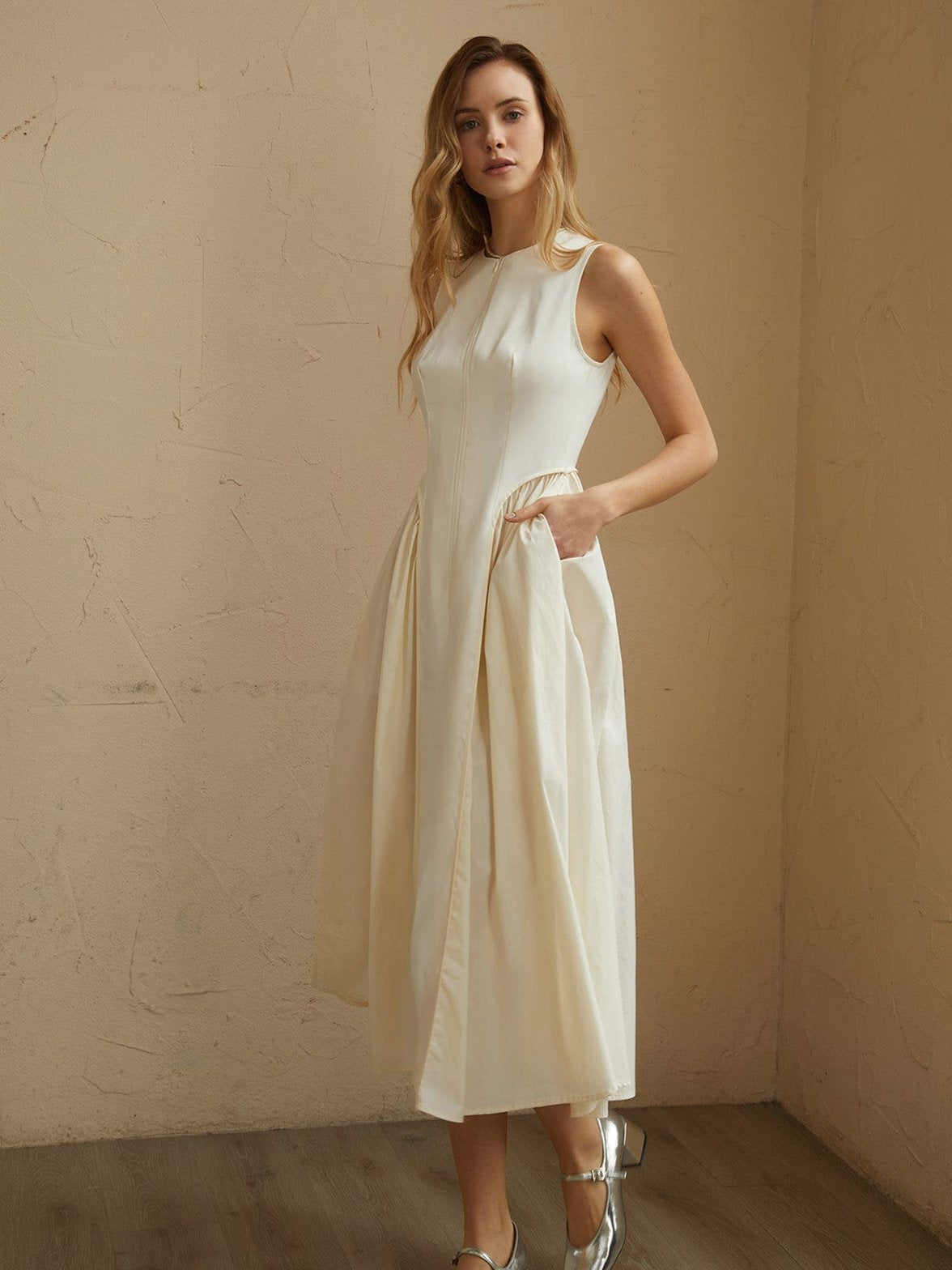 Robe midi plissée détail de la coupe rêve