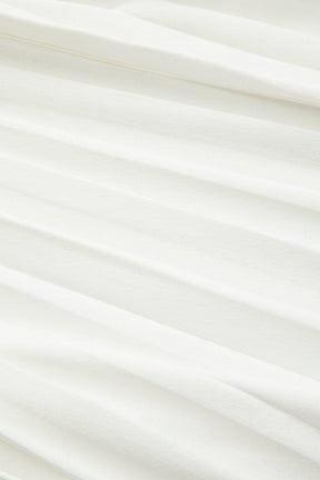 Vue latérale robe midi plissée blanche nuage