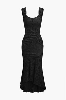 Détail couture robe midi rubis