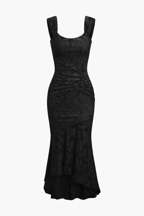 Détail couture robe midi rubis
