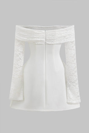 Robe mini dentelle épaules nues vue de dos soleil