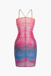 Robe moulante vue trois-quarts arc