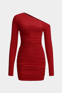Robe moulante asymétrique rouge vue de face soleil