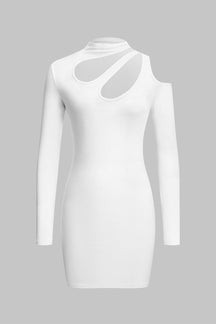Robe moulante blanche avec découpes élégantes étincelle