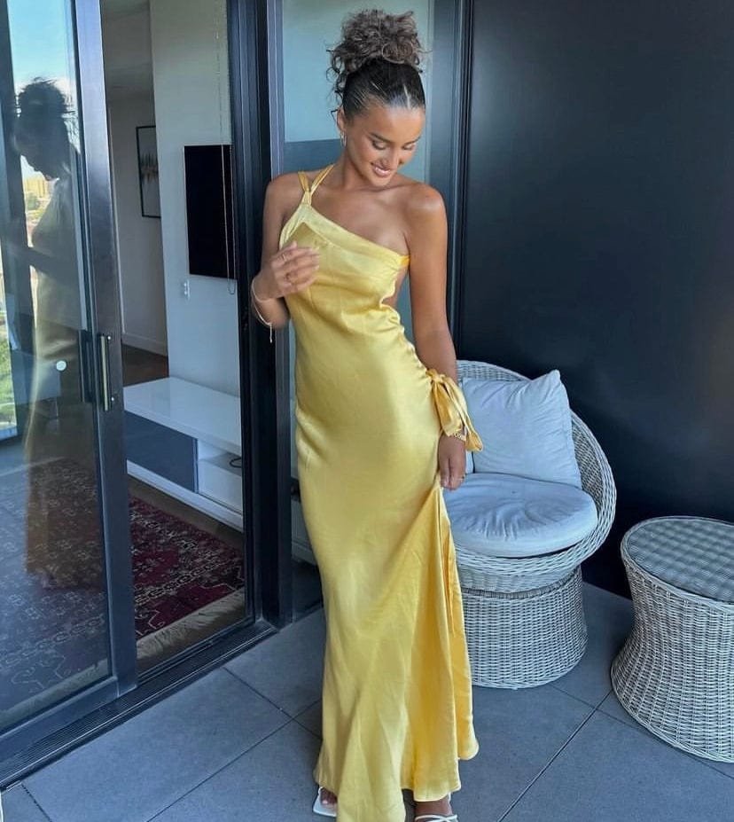 Robe moulante lacée cristal