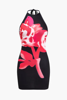 Robe halter noire à motif floral rose pétillant