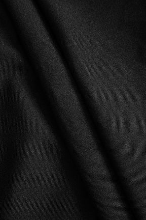 Robe longue noire moulante vue de côté élégant