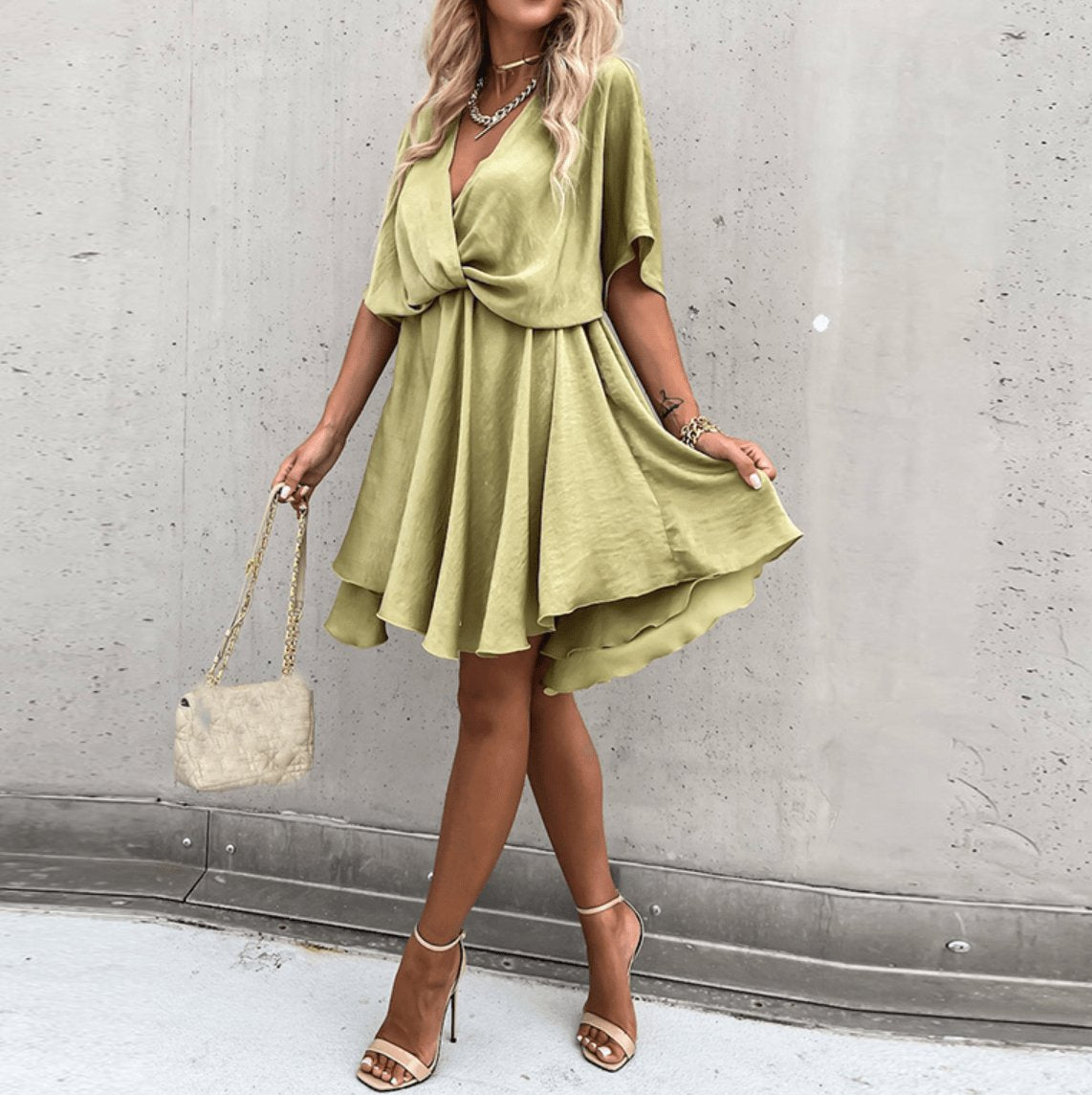 Robe d'été verte fluide perle