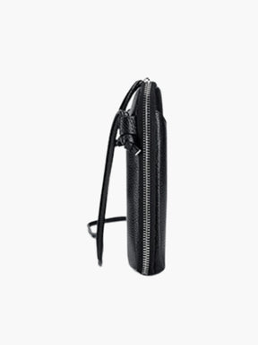 Détail fermeture sac cuir noir élégant lune