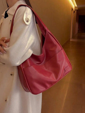 Sac porté avec tenue décontractée océan