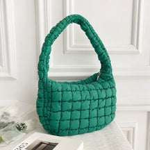 Sac bandoulière porté casual rose