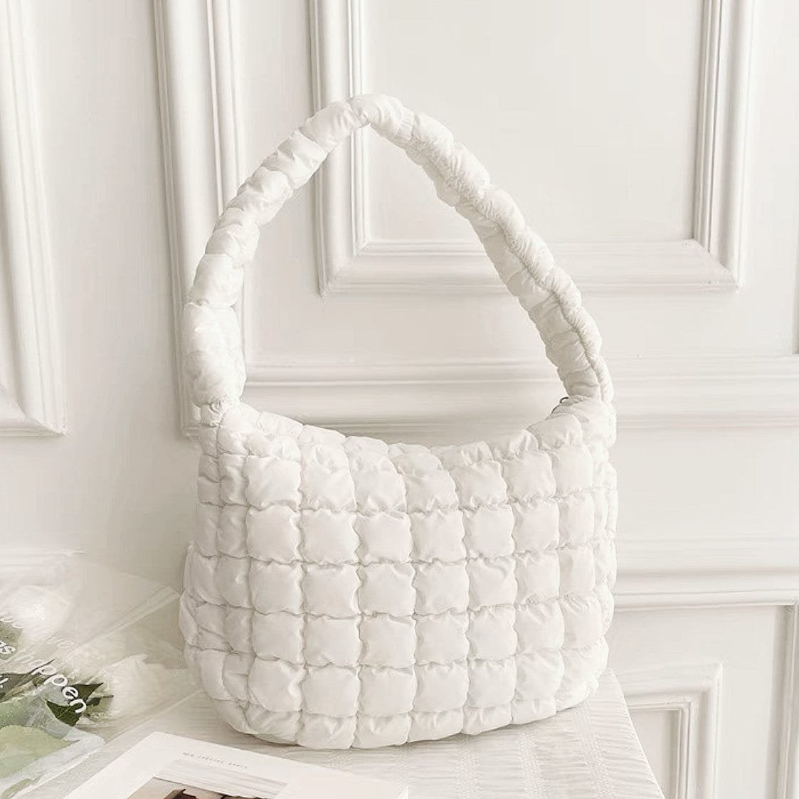Détail coutures sac bandoulière crystal