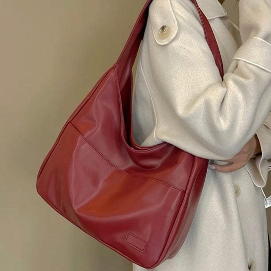 Sac porté avec tenue décontractée élégance