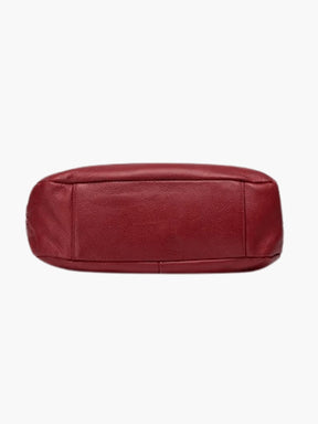 Sac croissant en cuir porté épaule nuage