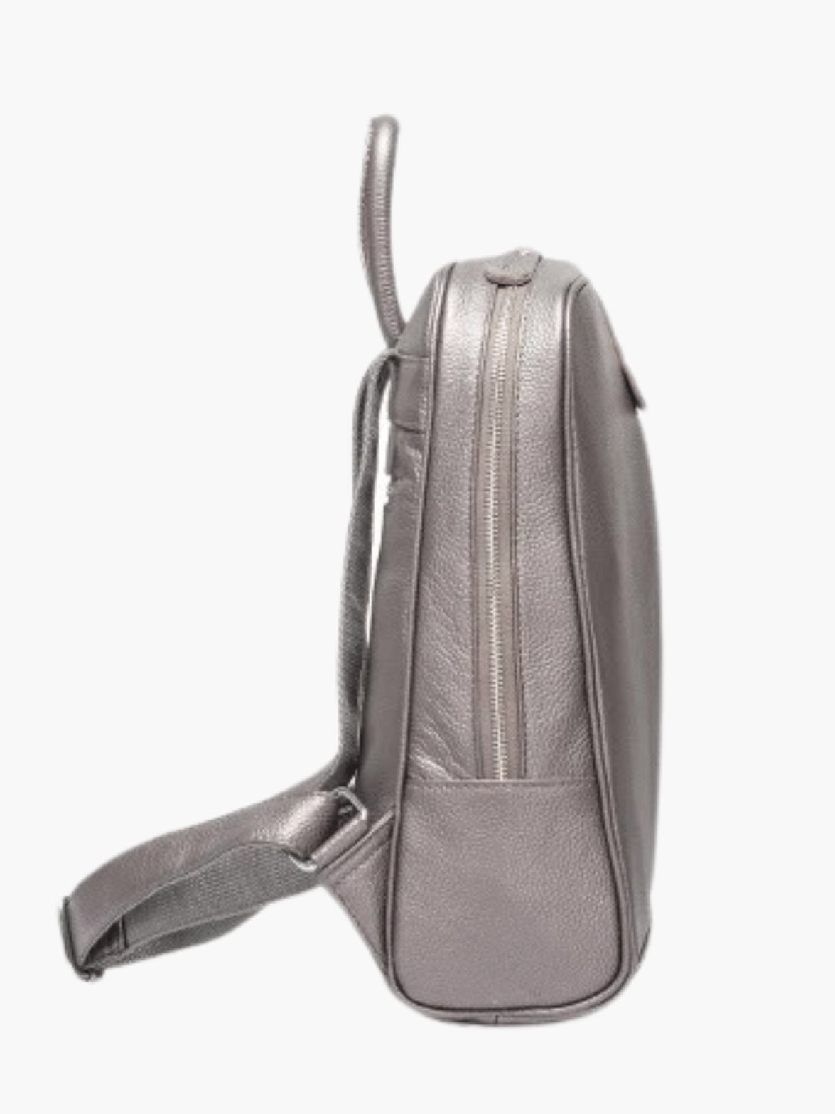 Sac à dos en cuir gris vue arrière soleil