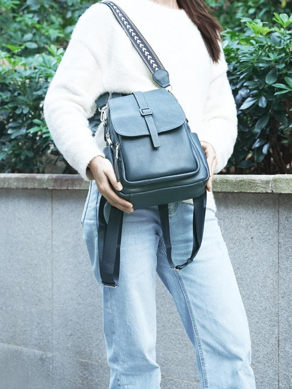 Sac à dos en cuir bleu fermeture éclair rose