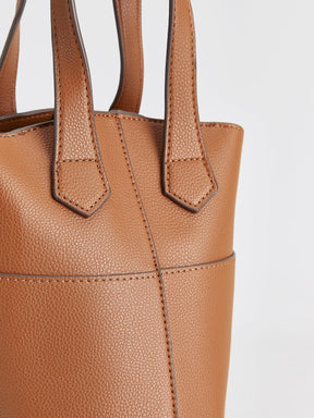 Sac à dos vintage porté moderne