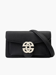 Sac en cuir beige porté épaule rythme