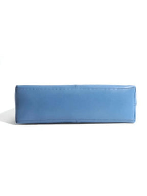 Sac hobo en cuir bleu vue détails pluie