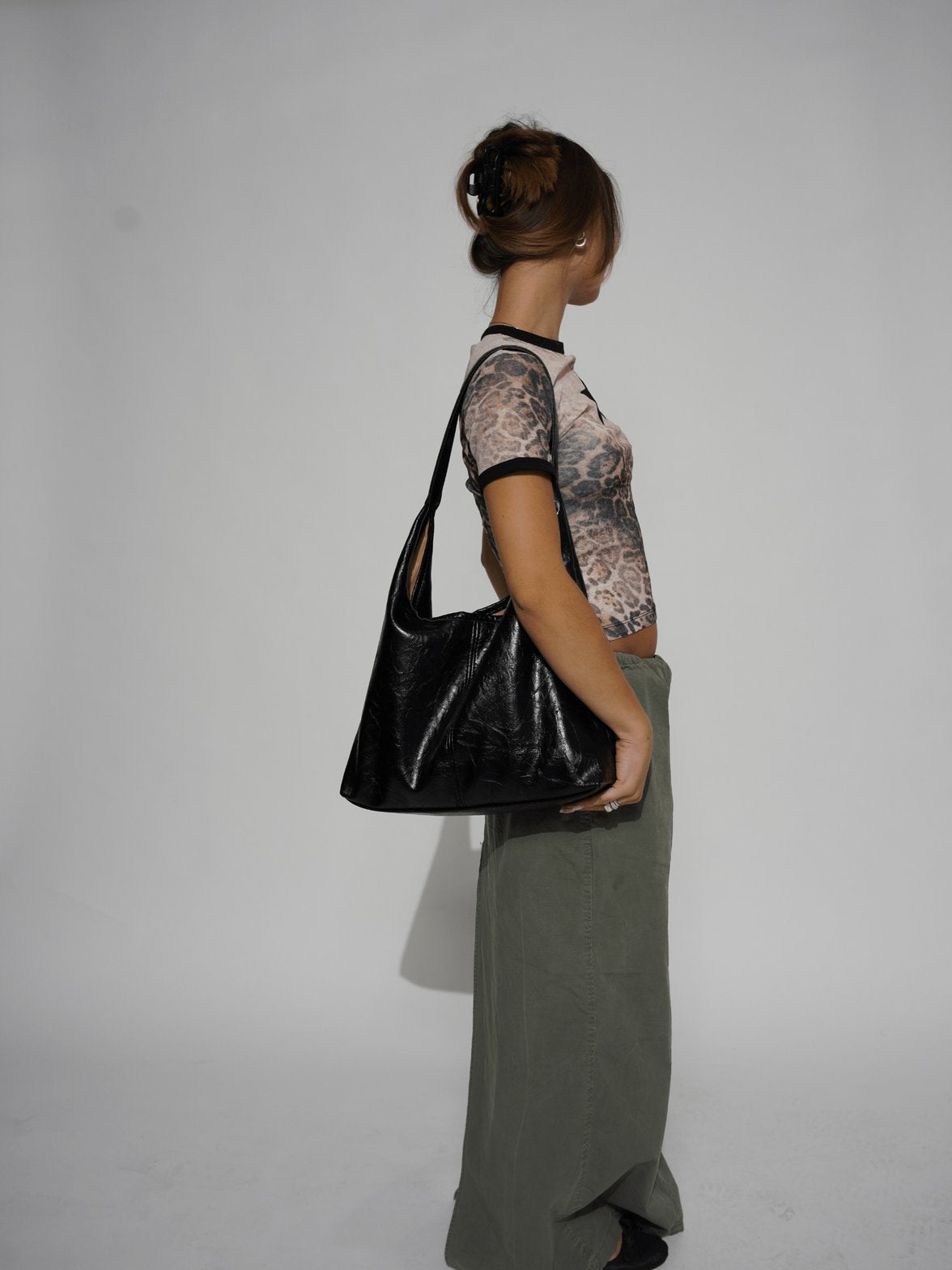 Détail anse sac cuir vintage doux