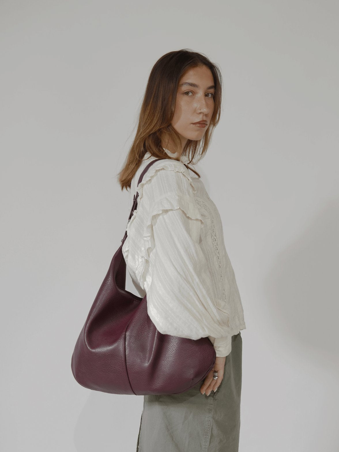 Sac en cuir végétal porté épaule nectar