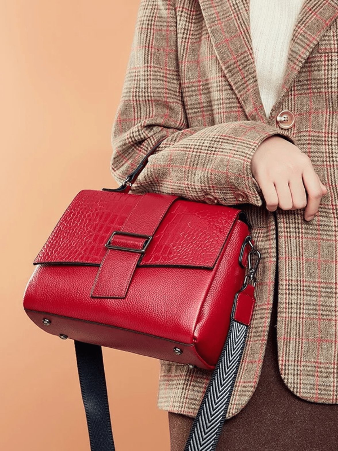 Sac en cuir motif alligator porté épaule liberté