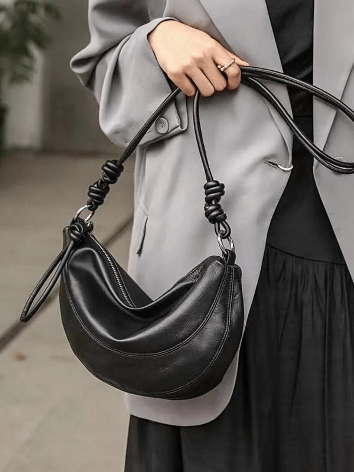 Sac à main cuir noir vue côté étoile