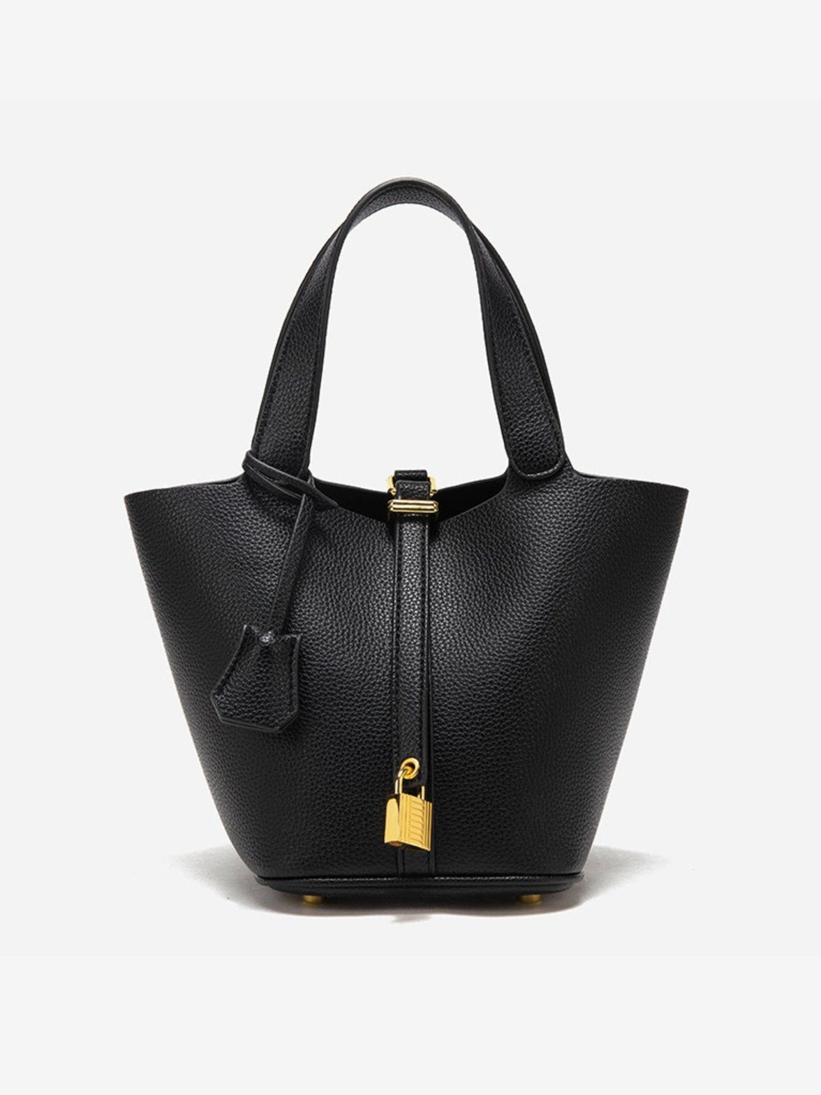 Sac porté avec tenue élégante essence
