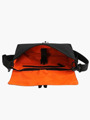 Détail fermeture sacoche messenger lune
