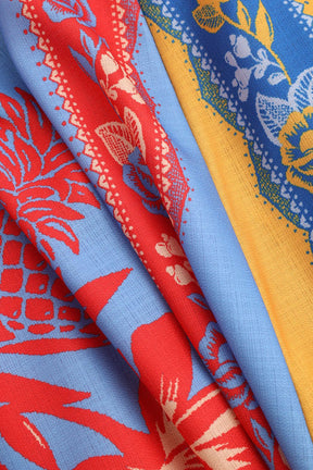 Salopette courte fleurie en lin détail fleurs paradis