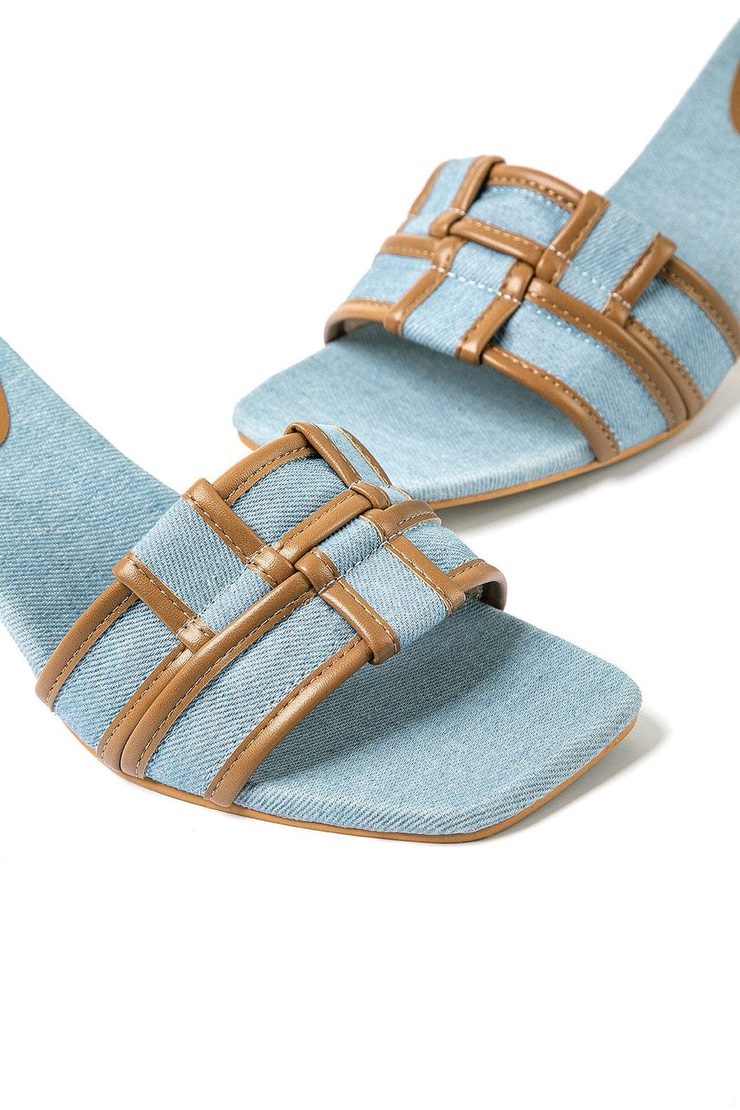 Vue arrière sandales denim à talon nuage