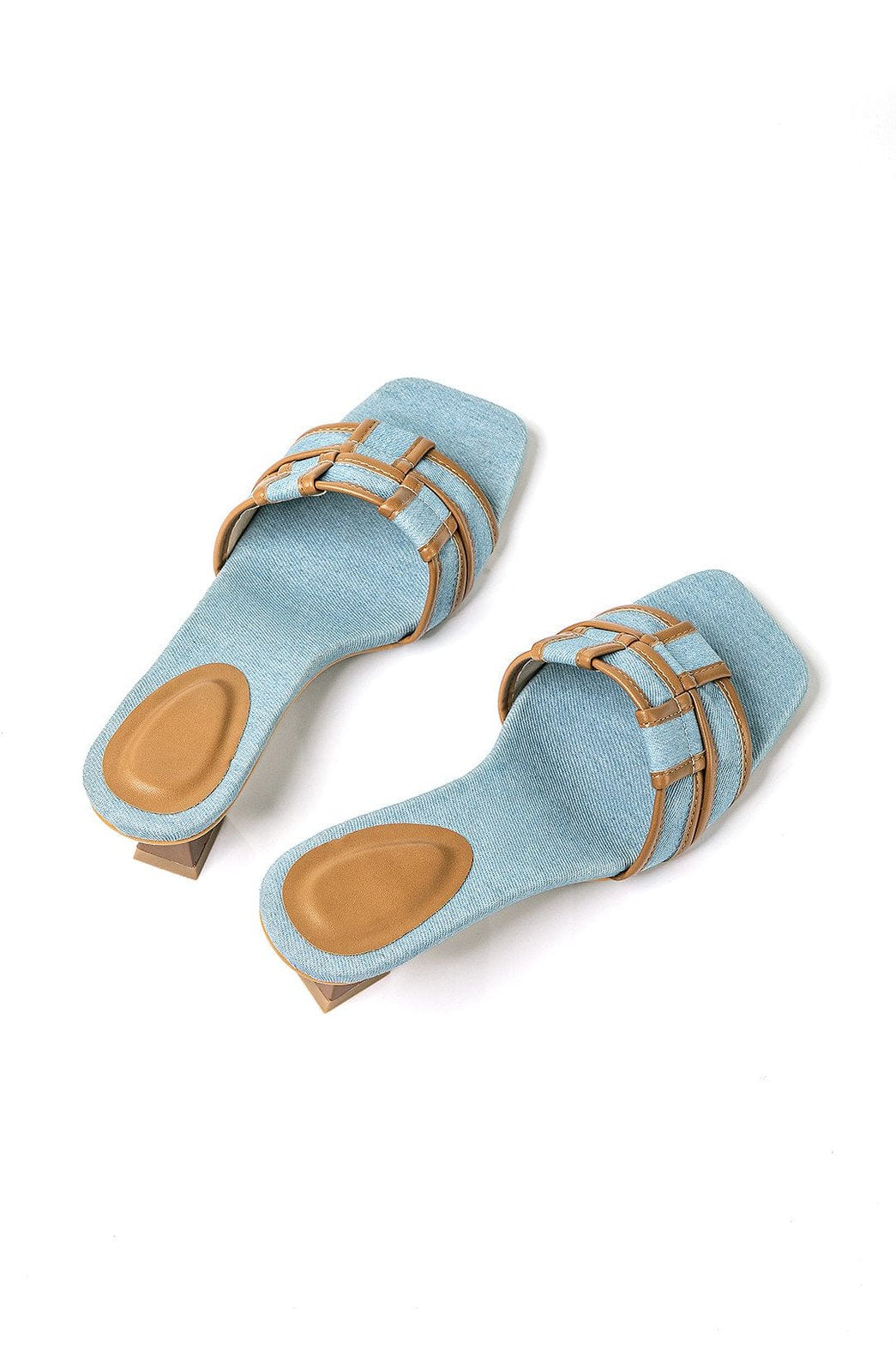 Vue latérale sandale denim à talon carré étoile