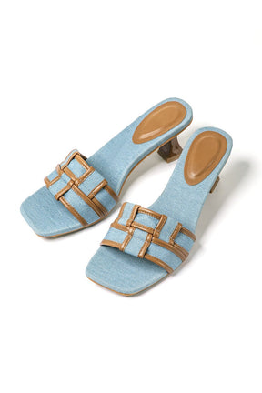 Sandales denim bleu clair avec boucles dorées soleil