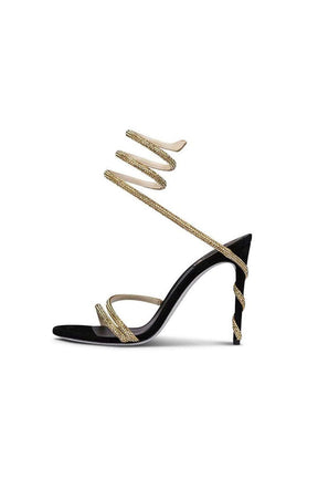 Sandales à talons hauts avec lanières dorées glamour