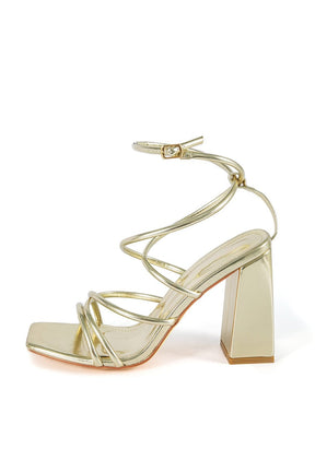 Sandales à talon carré dorées vue arrière étoile